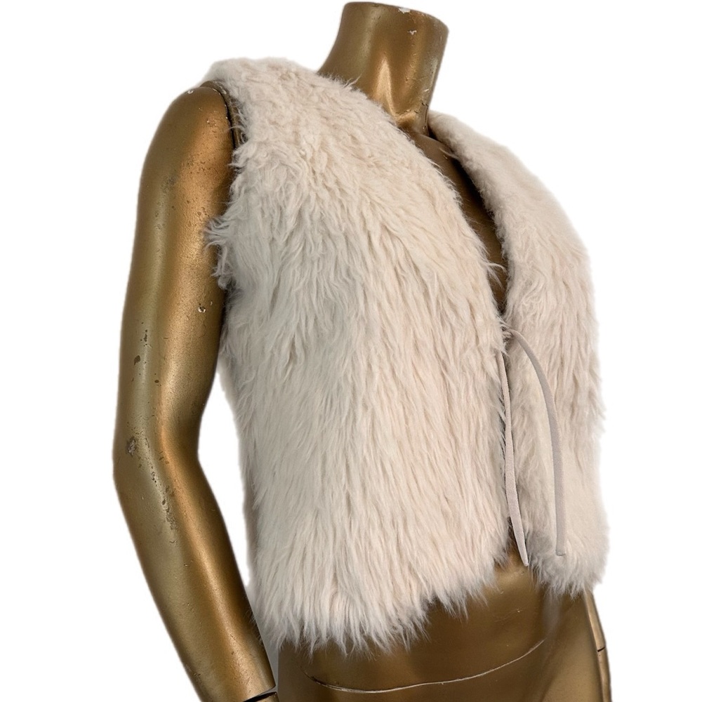 Unbranded Y2K Vintage-Inspired Faux Fur Fuzzy Vest – Cream White 36” chest - Picture 2 of 7